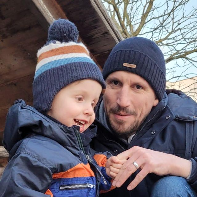 Johannes Haushofer mit seinem Sohn — authentisch und nah